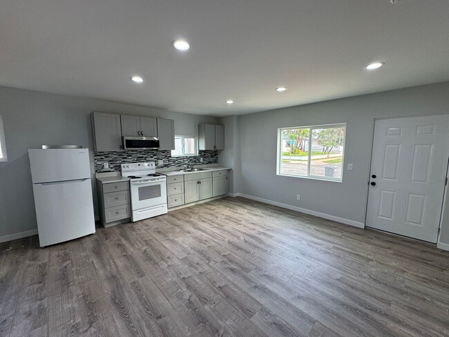 Building Photo - Modern & Newly Renovated 2-Bed, 1-Bath Unit in National City!