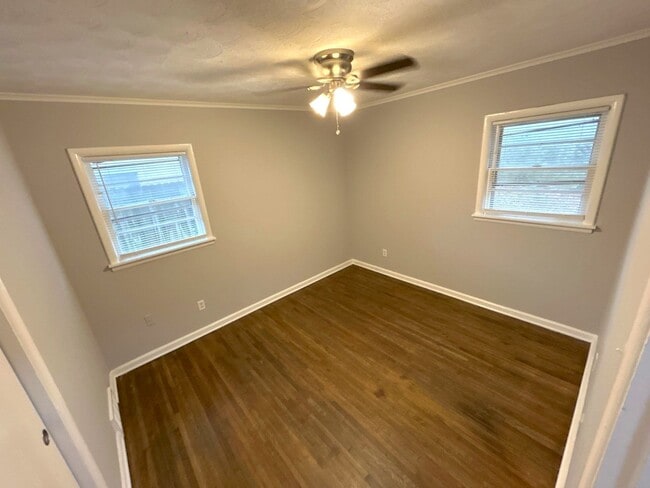 Building Photo - 3156 Clarendon Rd