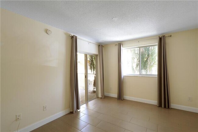 Building Photo - 2640 S University Dr