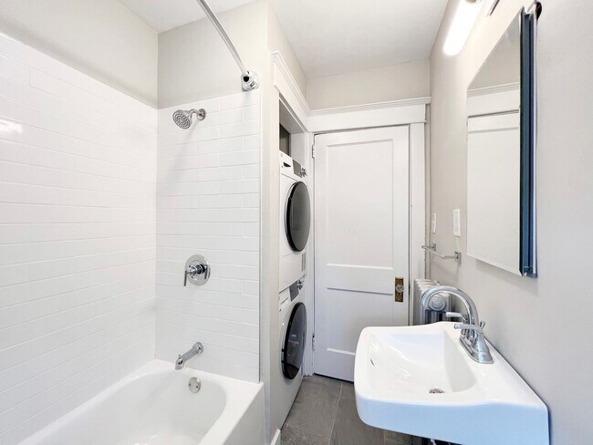 Building Photo - 193-197-197 E Lancaster Ave