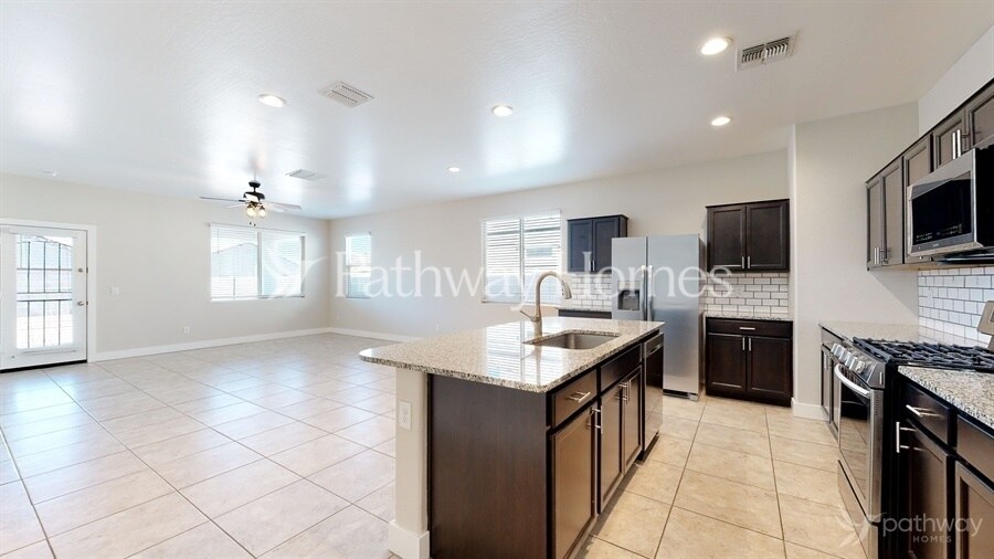 Building Photo - 30995 W Whitton Ave