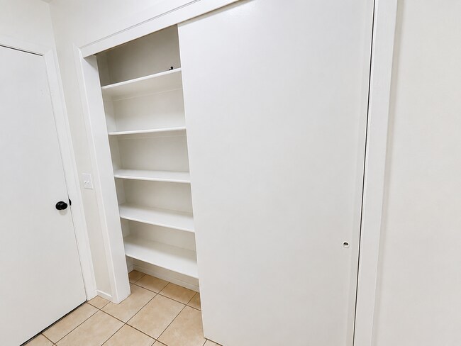 Building Photo - 51 W 1100 S
