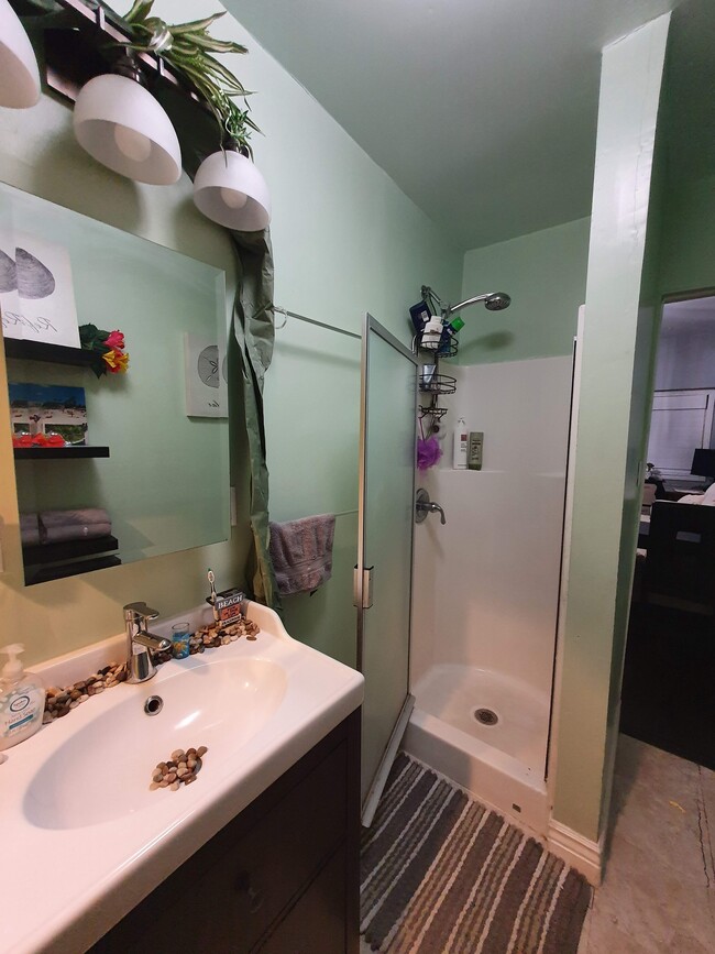 Building Photo - 523 E 21st St