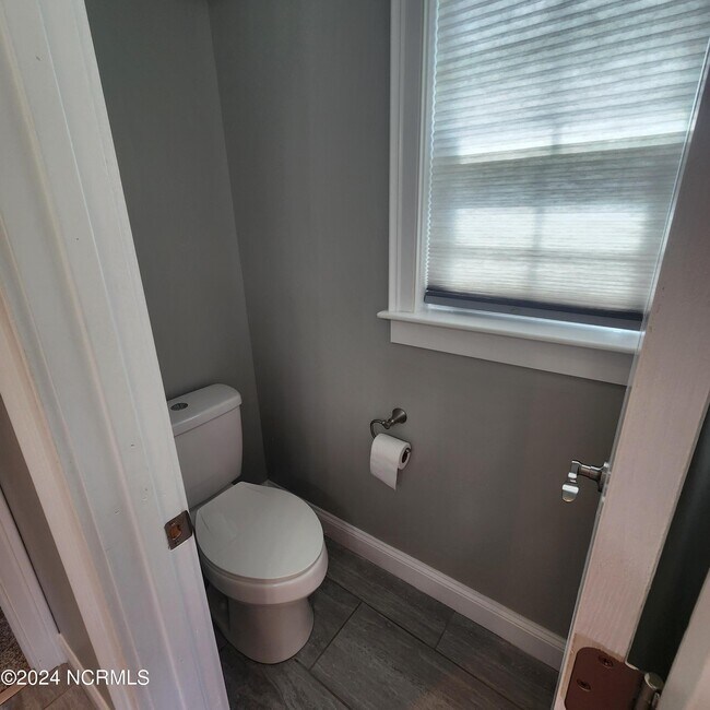 Building Photo - 115 Blue Bird Ln