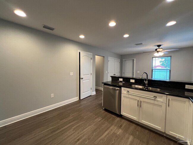 Building Photo - 437 Evening Falls Dr