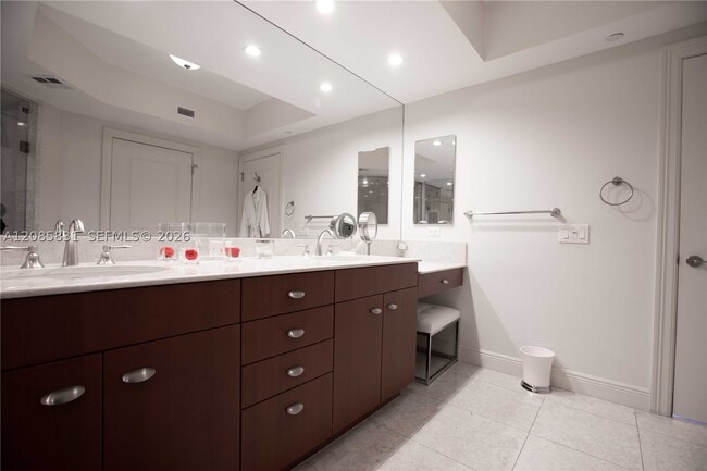 Building Photo - 6000 Island 2602 Is