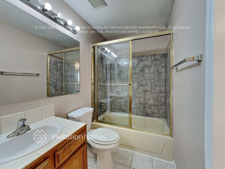 Building Photo - 4672 Biscay St