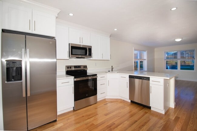 Building Photo - 5 W Chapel St