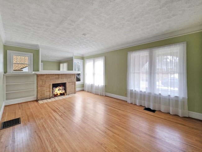 Building Photo - Charming East Point Duplex with Modern Updates & Private Yard - Housing Vouchers accepted