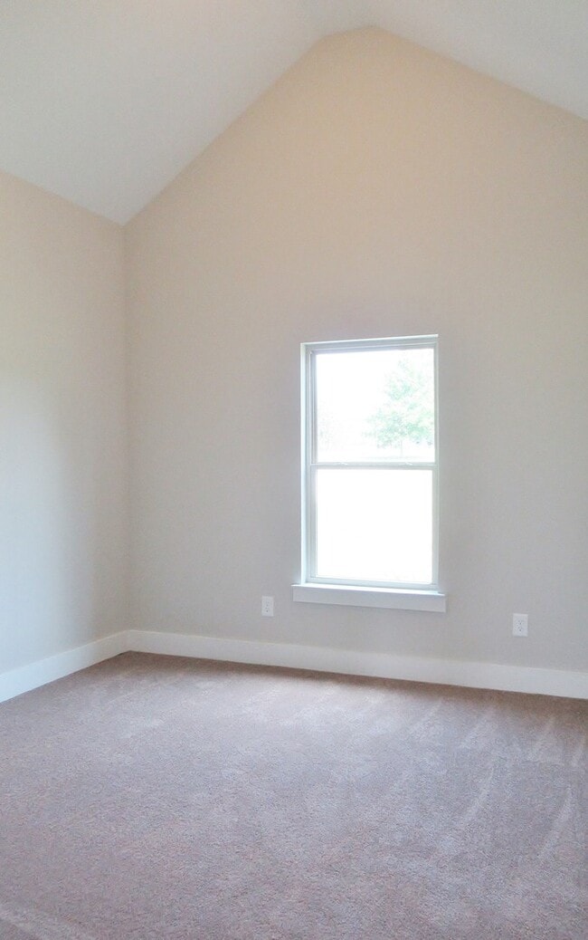 Building Photo - Home in Pleasant Grove... Available to View Now!!!