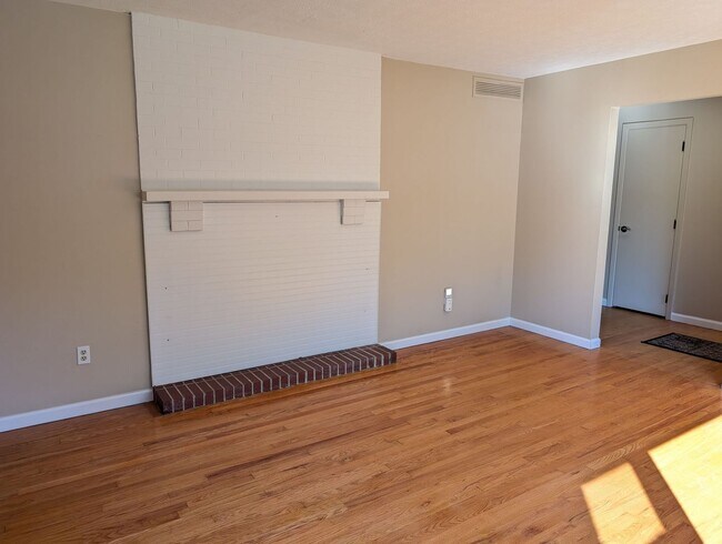 Building Photo - AVAILABLE NOW! Spacious 3 Bed / 2.5 Bath Home in Washington Twp with Basement!