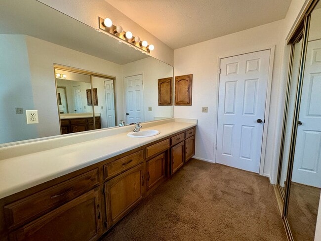 Building Photo - 3-Bedroom House, 2-Car Garage, Fenced Yard...