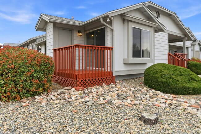 Building Photo - 3150 Cascades Ct