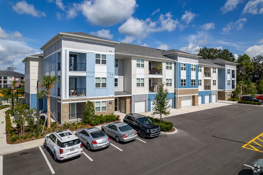 9760 Pepper Tree Ter Wildwood, FL 34785-7656 - West Village