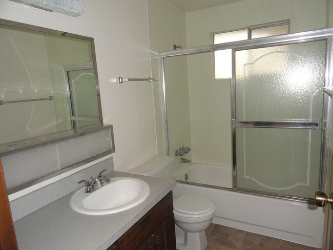 Building Photo - Very Nice 3 Bedroom 1 3/4 Bath Rambler in ...