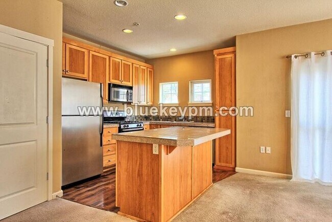Building Photo - 2 Bed, 2.5 Bath Townhome at Woodhaven Crossing in Sherwood