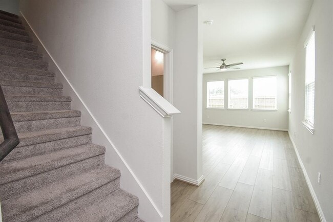 Building Photo - 27943 Western Crk Ct