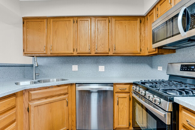 Building Photo - 133 White Branch Ct N