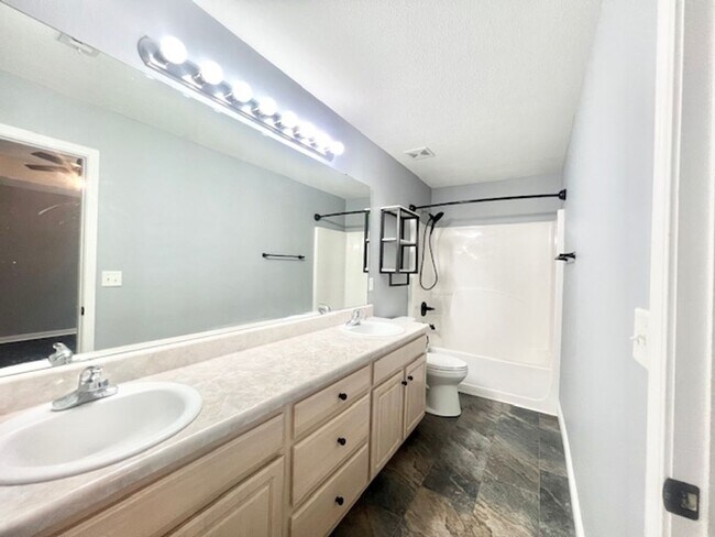 Building Photo - 3200 Skynight Dr