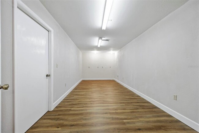 Building Photo - 8006 Oak Dr