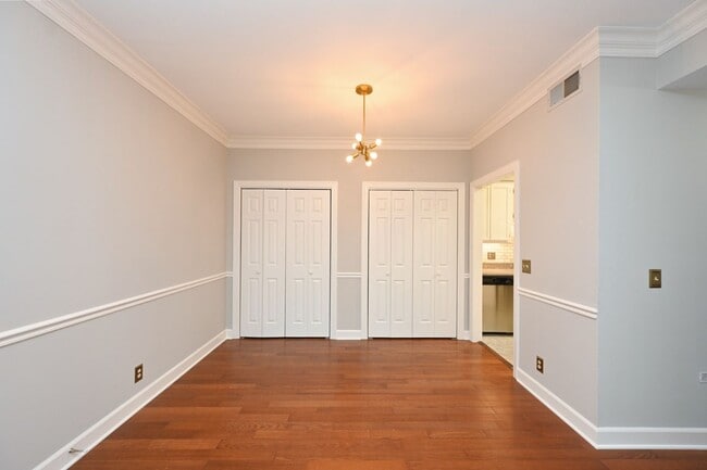 Building Photo - **UPDATED FIRST-FLOOR CONDO IN DESIRABLE P...