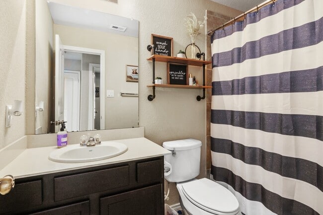 Building Photo - 1766 Parkside Shrs Ln