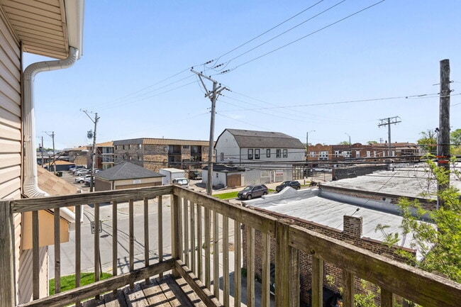 Building Photo - 5230 S Lockwood Ave