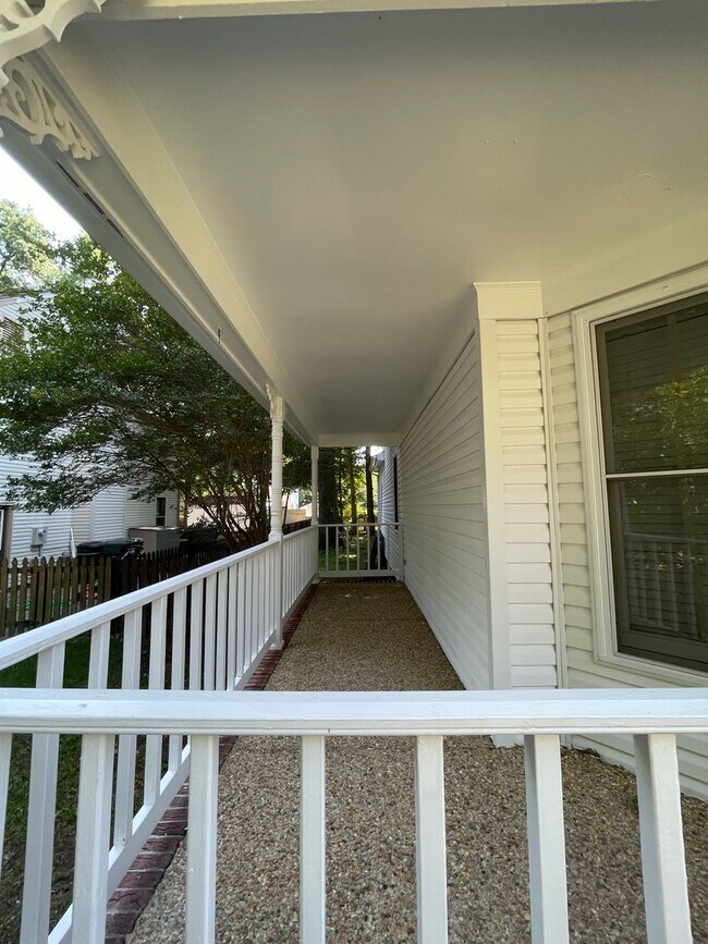 Building Photo - 403 Coach Hovis Dr