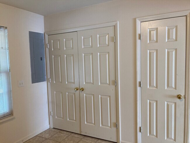 Building Photo - 31 Red Ln