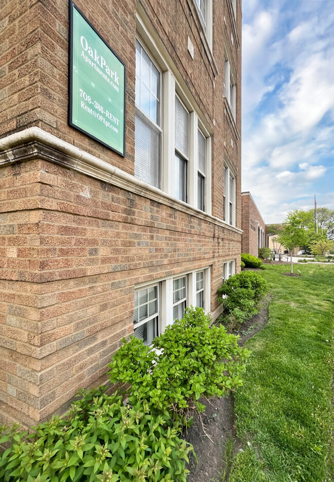 Building Photo - 532 Des Plaines Ave.