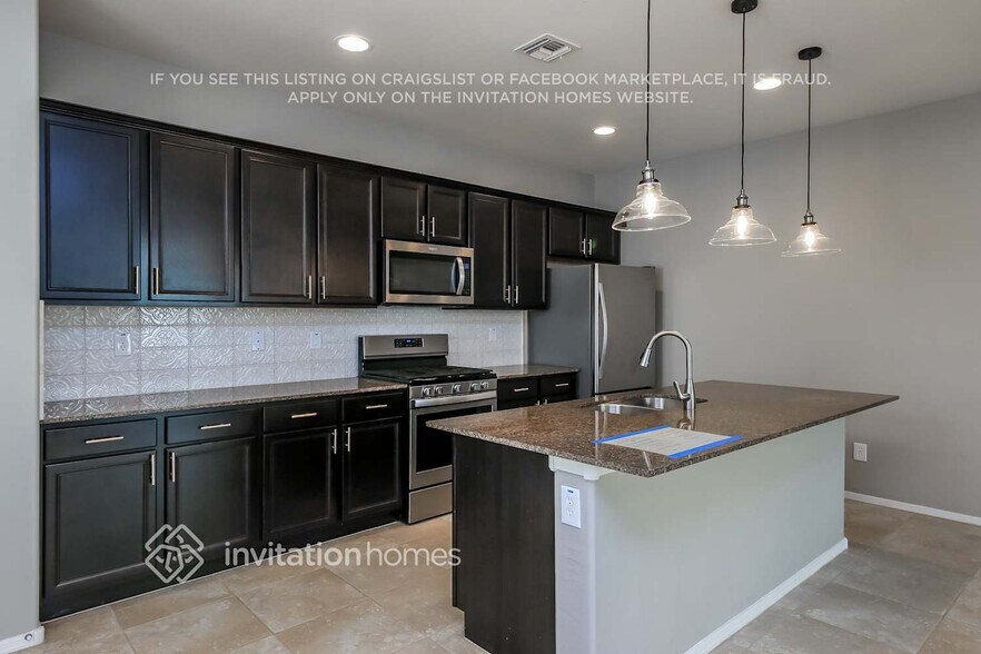 Building Photo - 5722 E Butte St