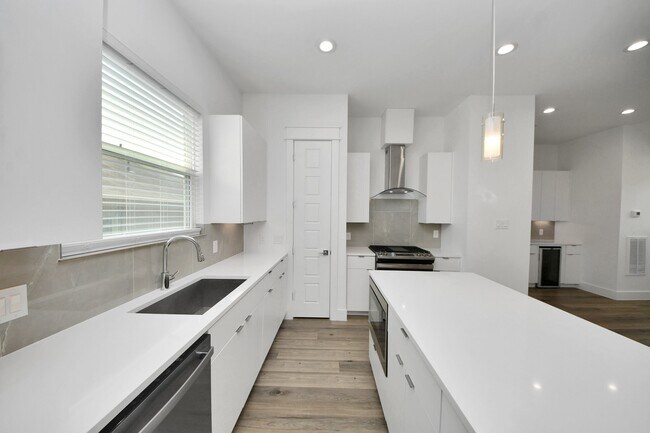 Building Photo - 4608 Coke St