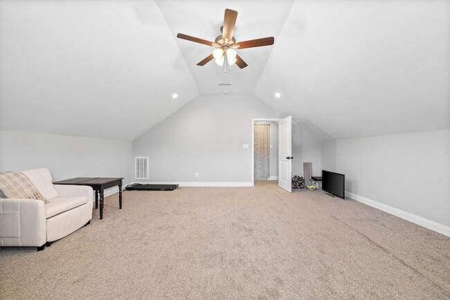 Building Photo - 3 bedroom Pet Friendly Home For Rent Near ...