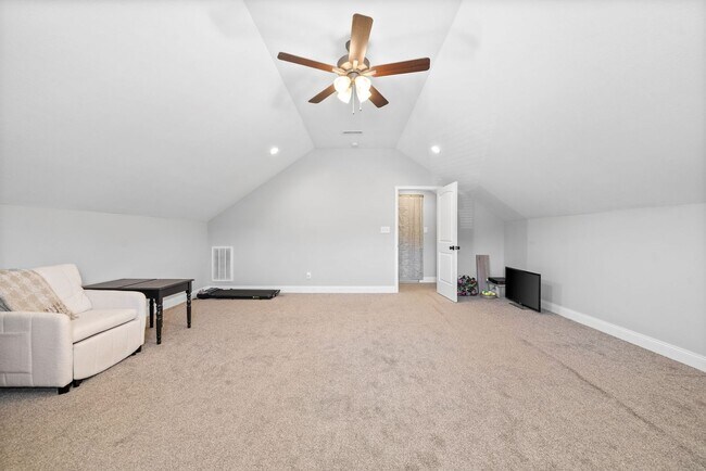 Building Photo - 3 bedroom Pet Friendly Home For Rent Near Needmore Road!