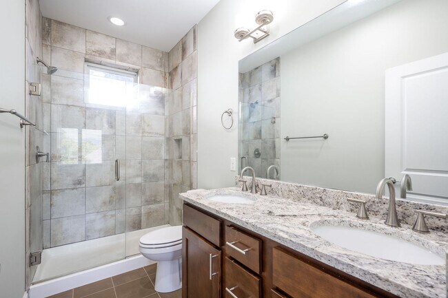 Building Photo - Location, Location , Location with this Beautiful Townhome