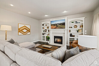 Building Photo - 301 Genesis Dr