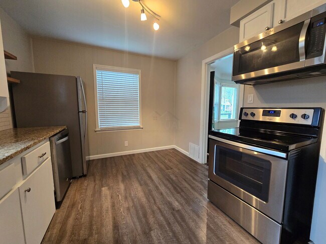 Building Photo - 203 S Wilson Ave