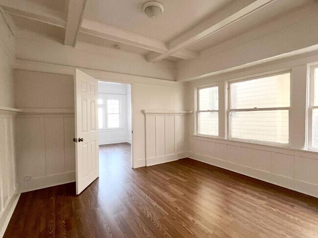 Building Photo - 2.0 bedroom in Los Angeles California 90037