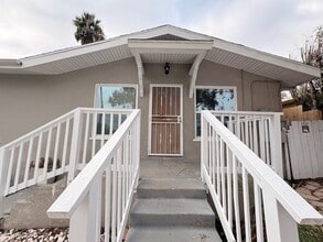 Building Photo - 4 Bedroom 2 Bath House For Rent in City He...