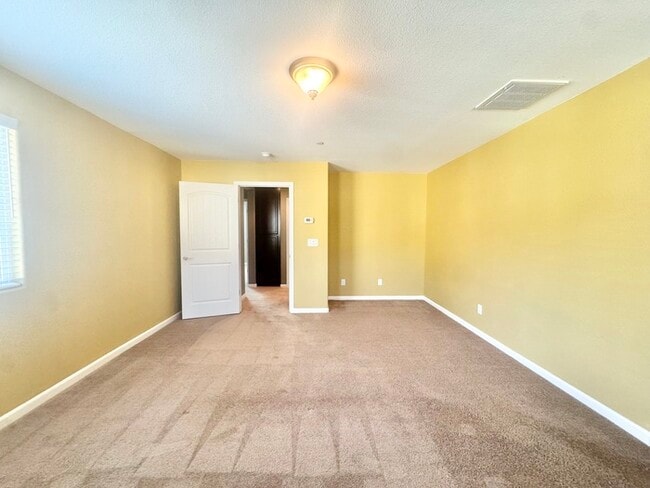 Building Photo - 72 Crystalwood Cir