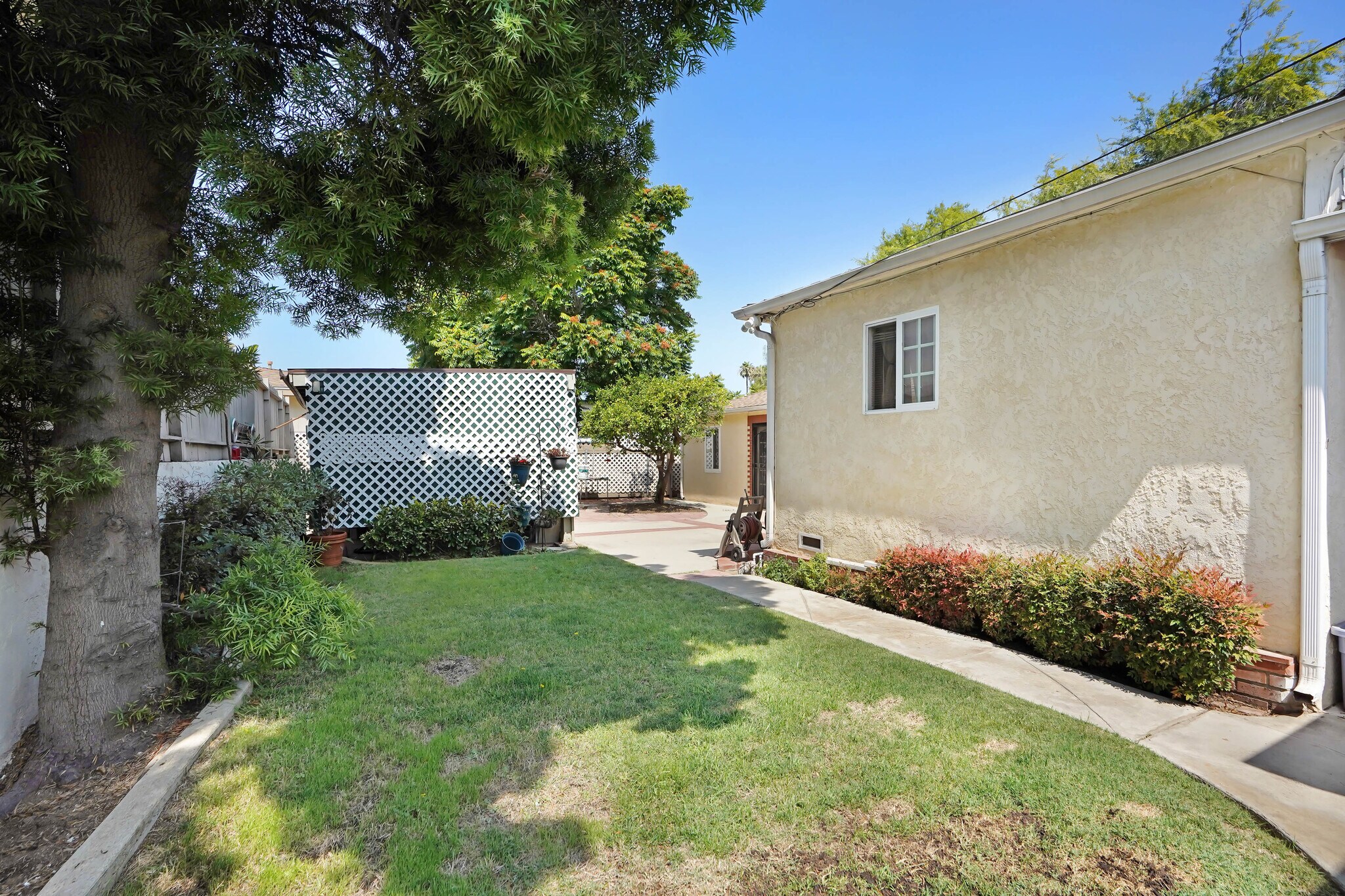 Private yard entry to rear - 1426 15th St