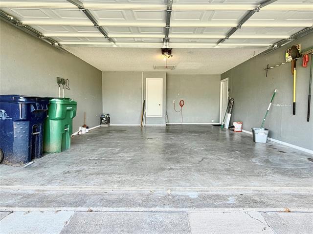 Building Photo - 2633 Bauer Dr