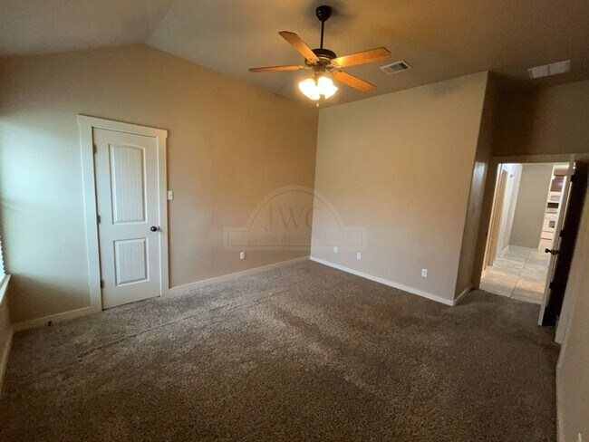 Building Photo - 3306 Lineage Loop