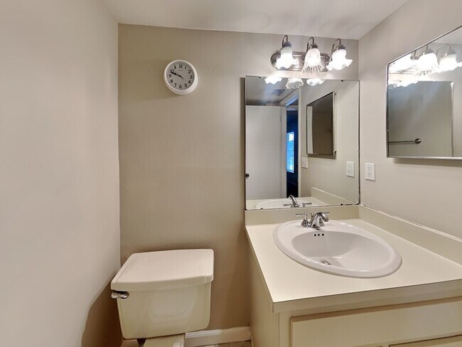 Building Photo - 1054 Lotus Cove Ct