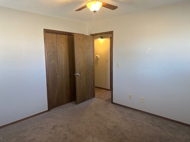 Building Photo - 1352 Meadow Ln