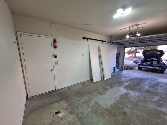 Building Photo - Charming Chesterfield Townhouse