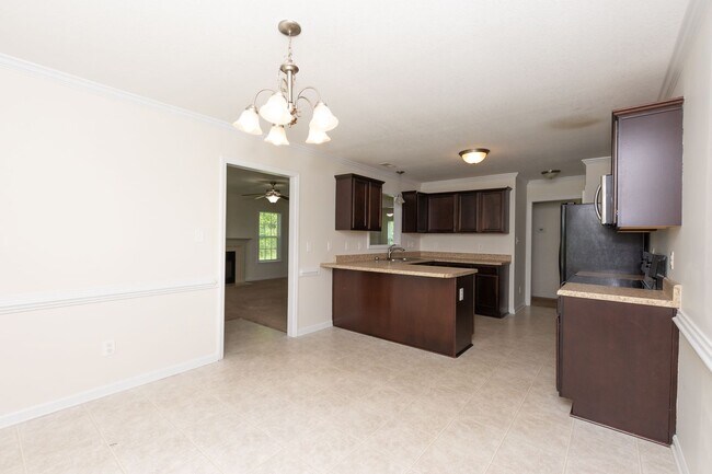 Building Photo - 3 Bedrooms and a bonus room in Richlands (Will include lawn service with increased rents)
