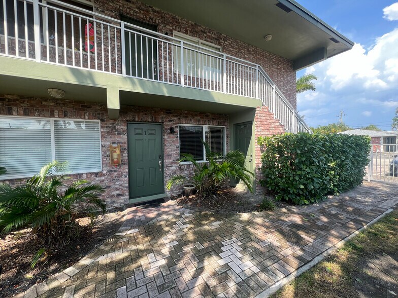 Building Photo - 1353 Holly Heights Dr