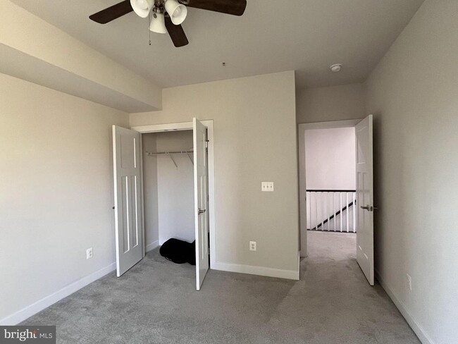 Building Photo - 42593 Burbank Terrace