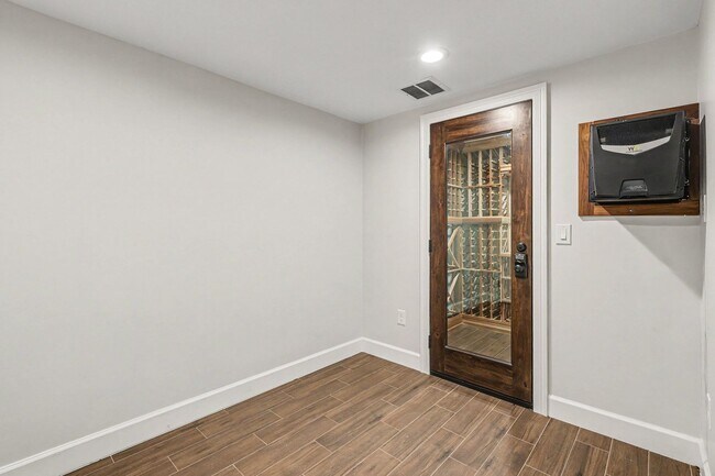 Building Photo - Beautifully Updated 4BR Home Blending Mid-Century Charm & Modern Comfort